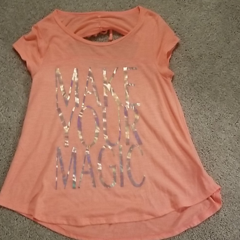Girl's pink shirt